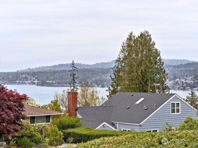 Property Photo:  7051 S Lakeridge Drive  WA 98178 