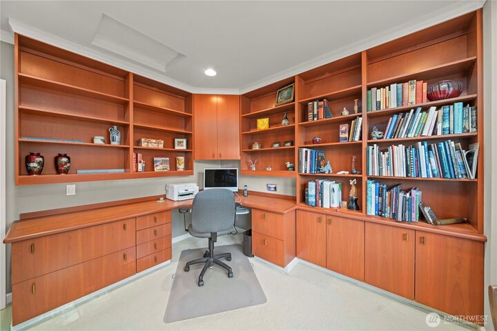 Property Photo:  102  8th Lane 102  WA 98033 