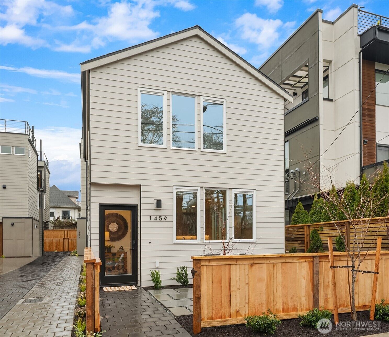 Property Photo:  1453  22nd Avenue  WA 98122 