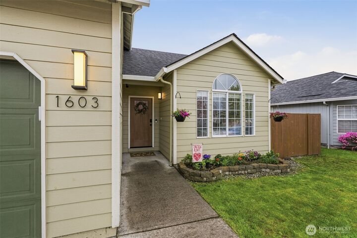 Property Photo:  1603 NW 13th Street  WA 98604 