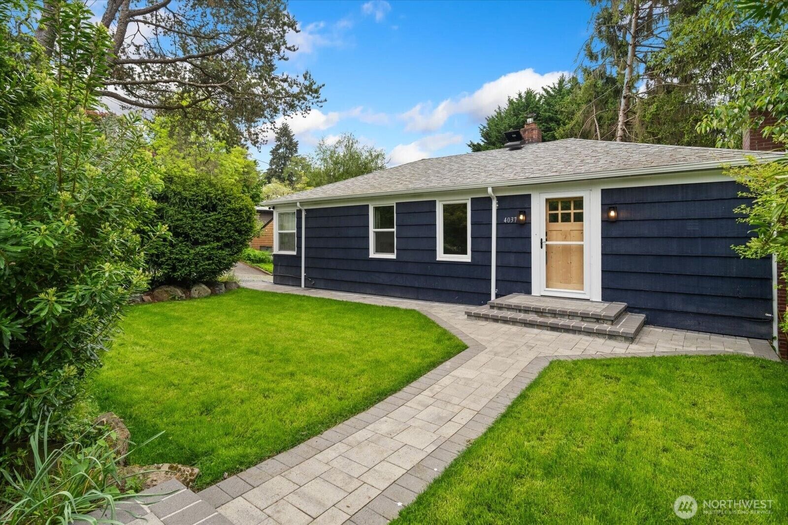 Property Photo:  4037 NE 109th Street  WA 98125 