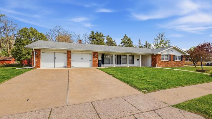 Property Photo: 1205 Lincoln Avenue IL 61036