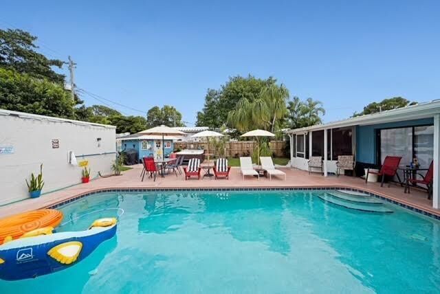 Property Photo: 1913 Thomas Street FL 33020
