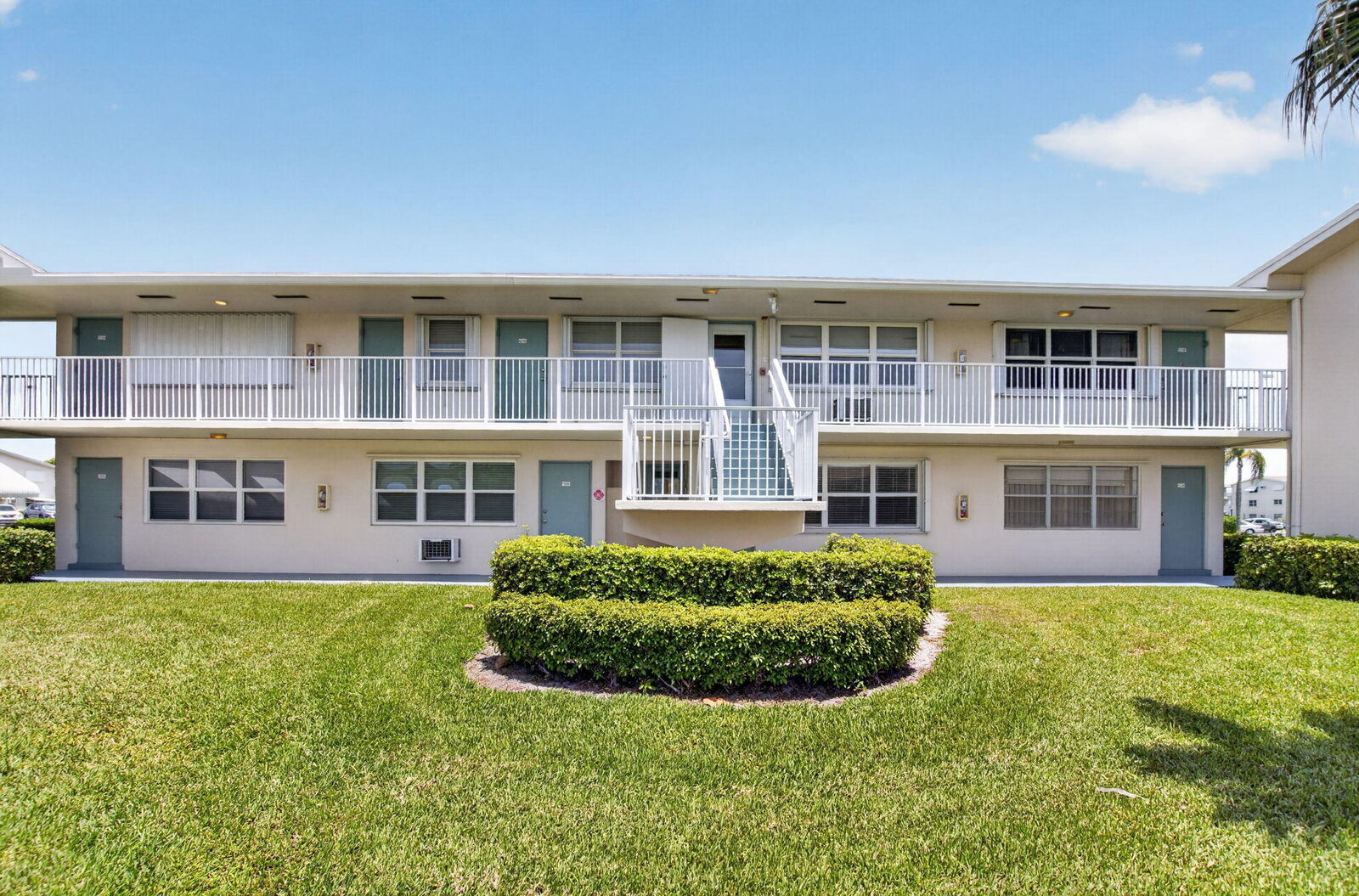 Property Photo:  660 Horizon W 107  FL 33435 