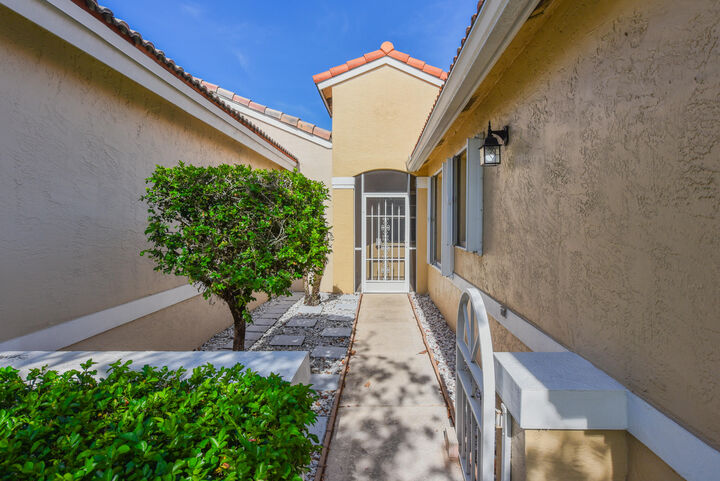 Property Photo:  3648 Coco Lake Drive  FL 33073 