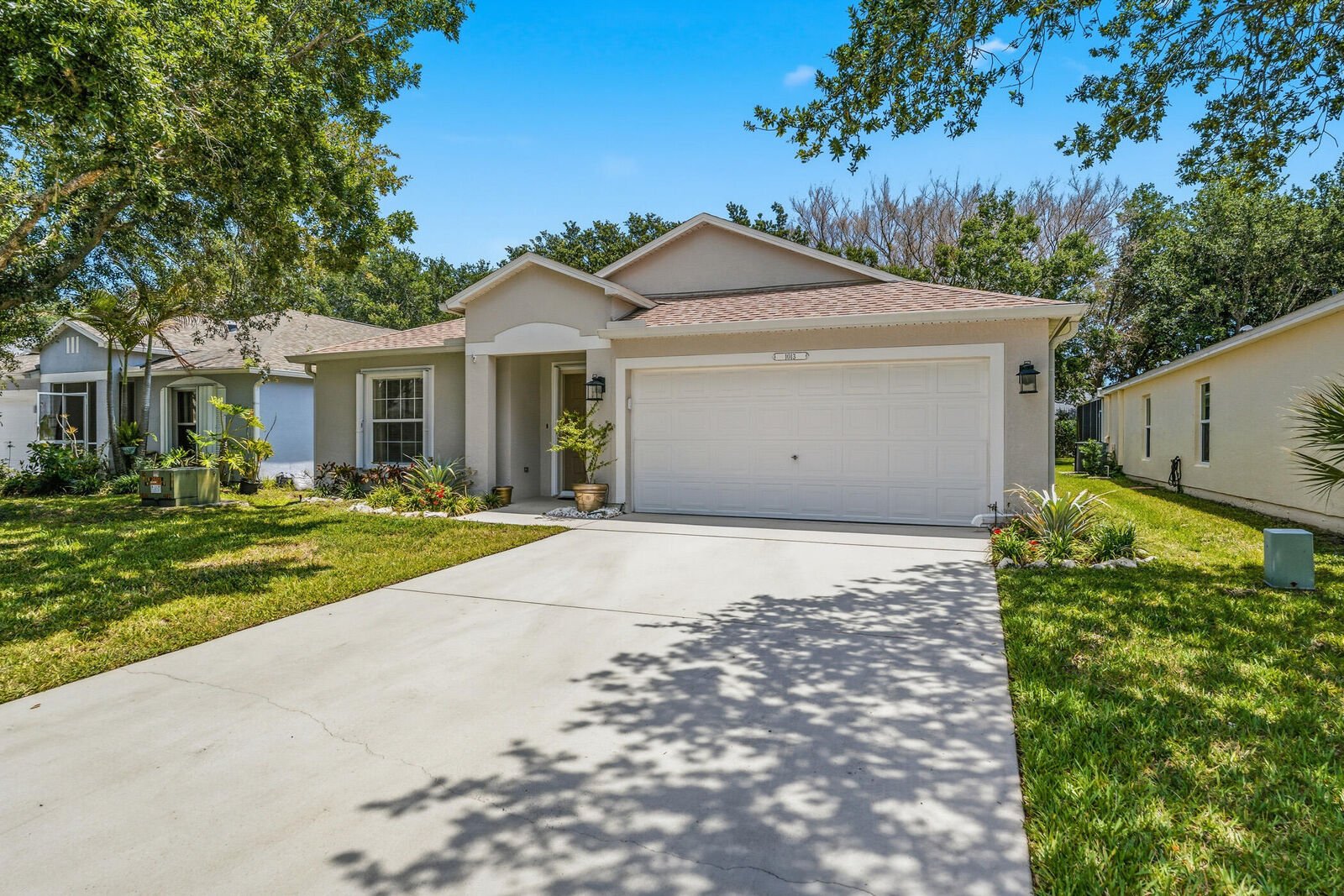 Property Photo:  1013 E 13th Square  FL 32960 