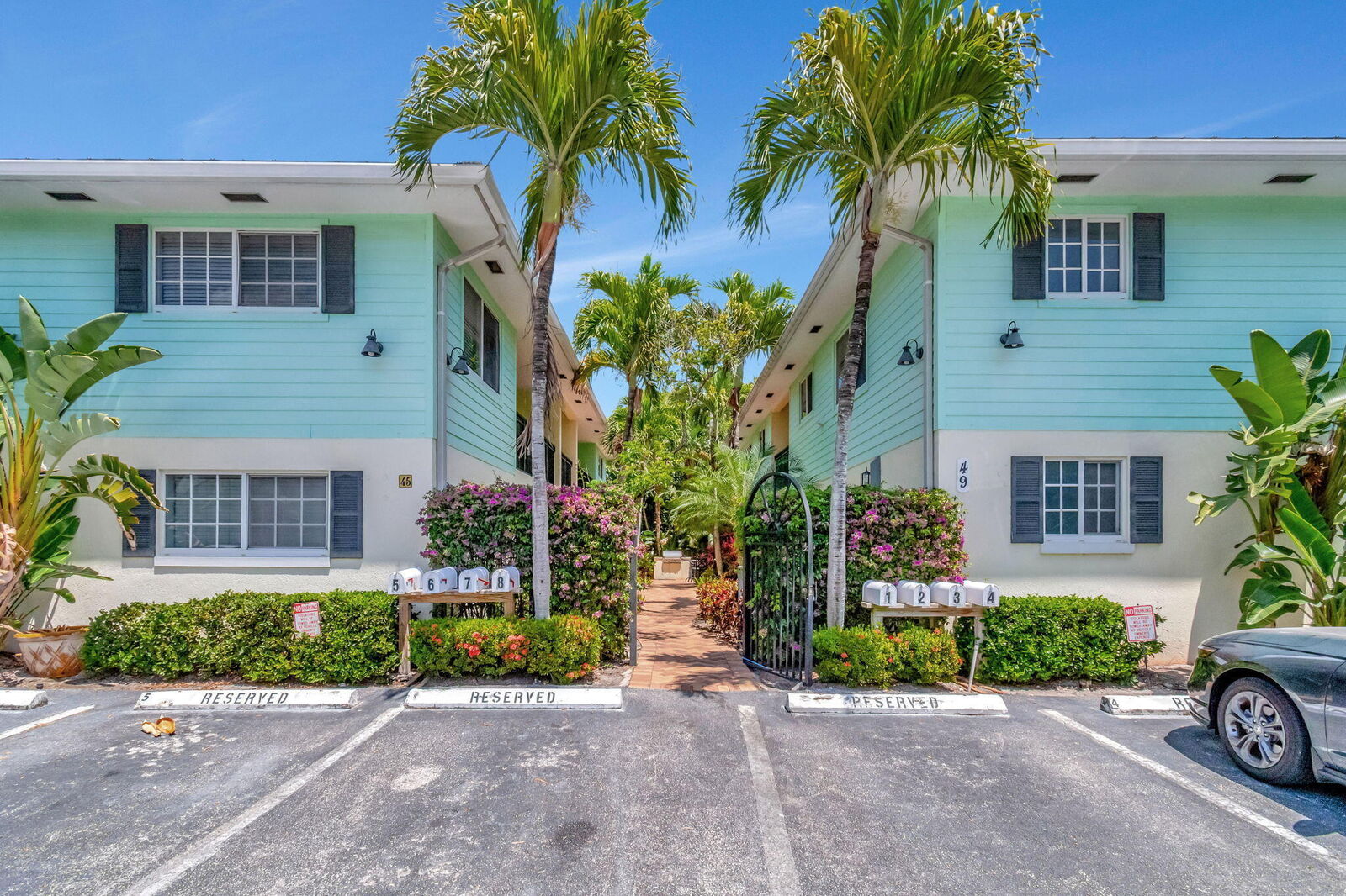 Property Photo:  49 SE 7th Avenue 4  FL 33483 