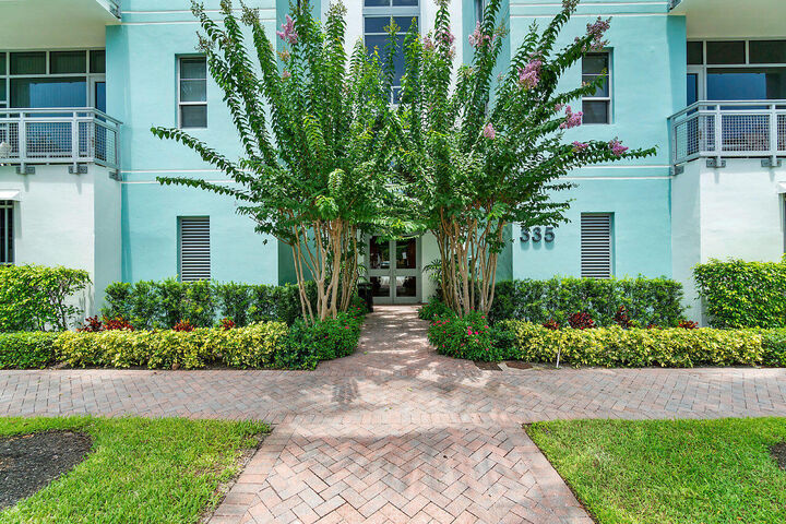 Property Photo:  335 SE 6th Avenue 304  FL 33483 