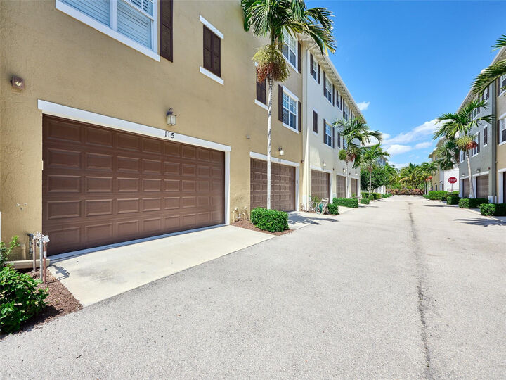 Property Photo:  115 E Coda Circle 115  FL 33444 