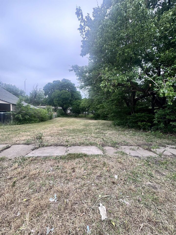 Property Photo: 427 N Minnesota KS 67214
