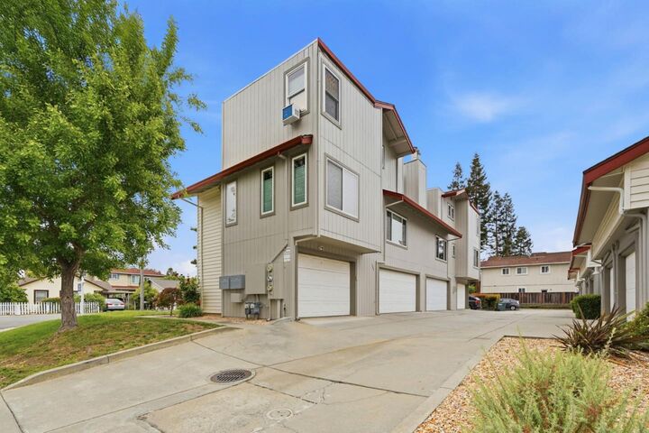 Property Photo:  702 Winstead Court  CA 94087 