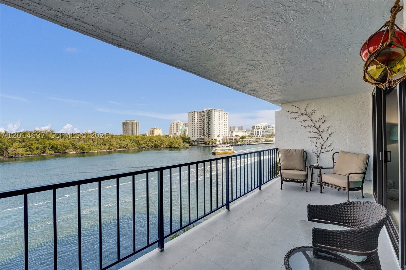Property Photo: 936 Intracoastal Dr 4F FL 33304