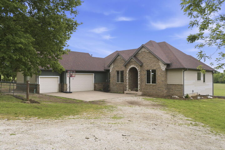 Property Photo: 8202 N Farm Road 53 MO 65770