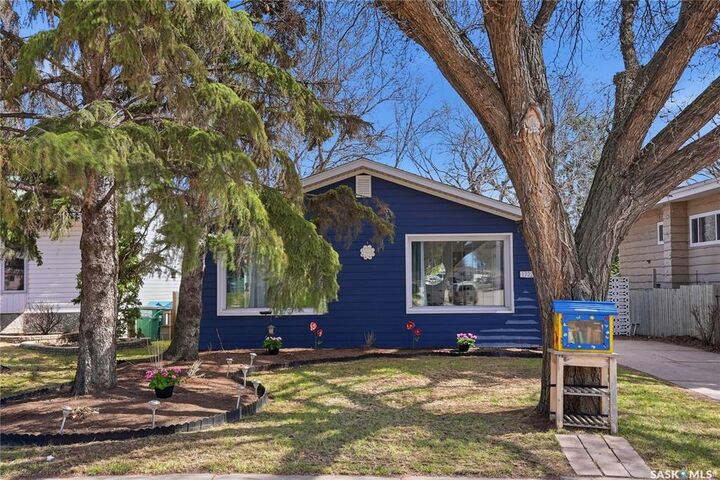 Photo de la propriété:  1722 Alexandra Avenue  SK S7K 3C5 