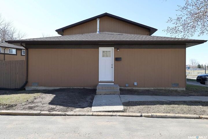 Property Photo: 31 Mackenzie Way SK S4N 5M7