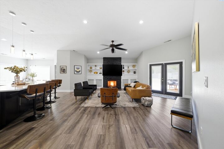 Property Photo: 9021 W Rio Grande Ave WA 99336
