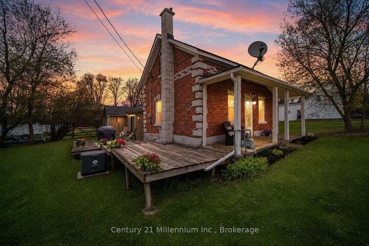 Property Photo:  38 Alice Street  ON N0C 1E0 
