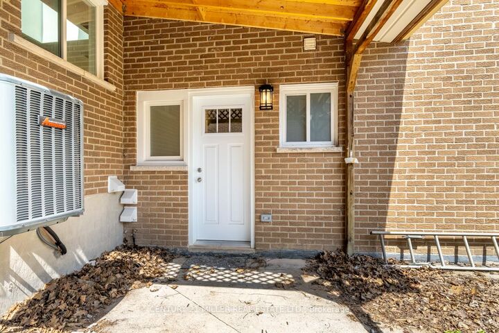 Property Photo:  477 Valleyview Crescent B  ON L9T 3L3 
