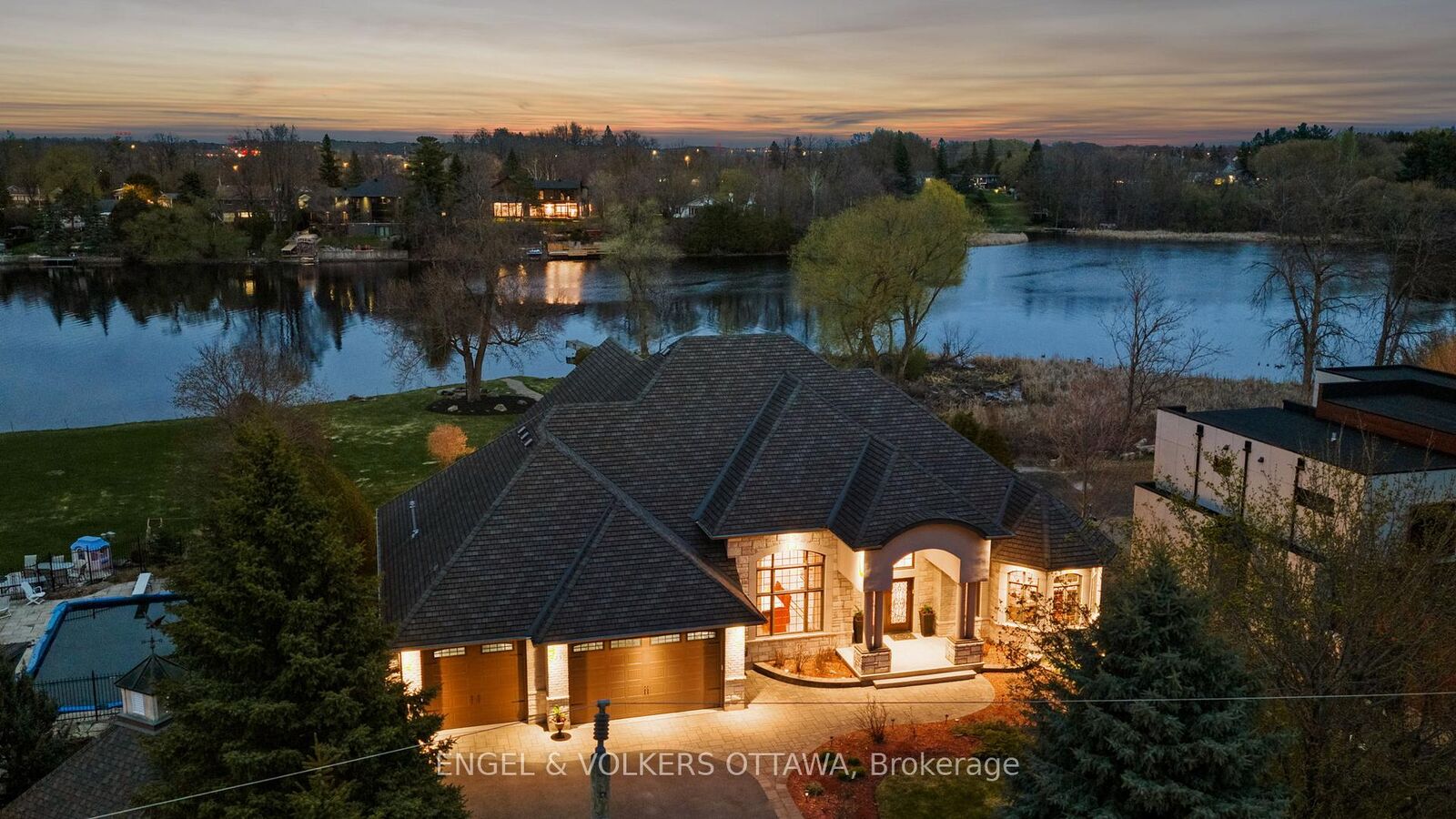 Property Photo: 25 Winding Way ON K2C 3H1