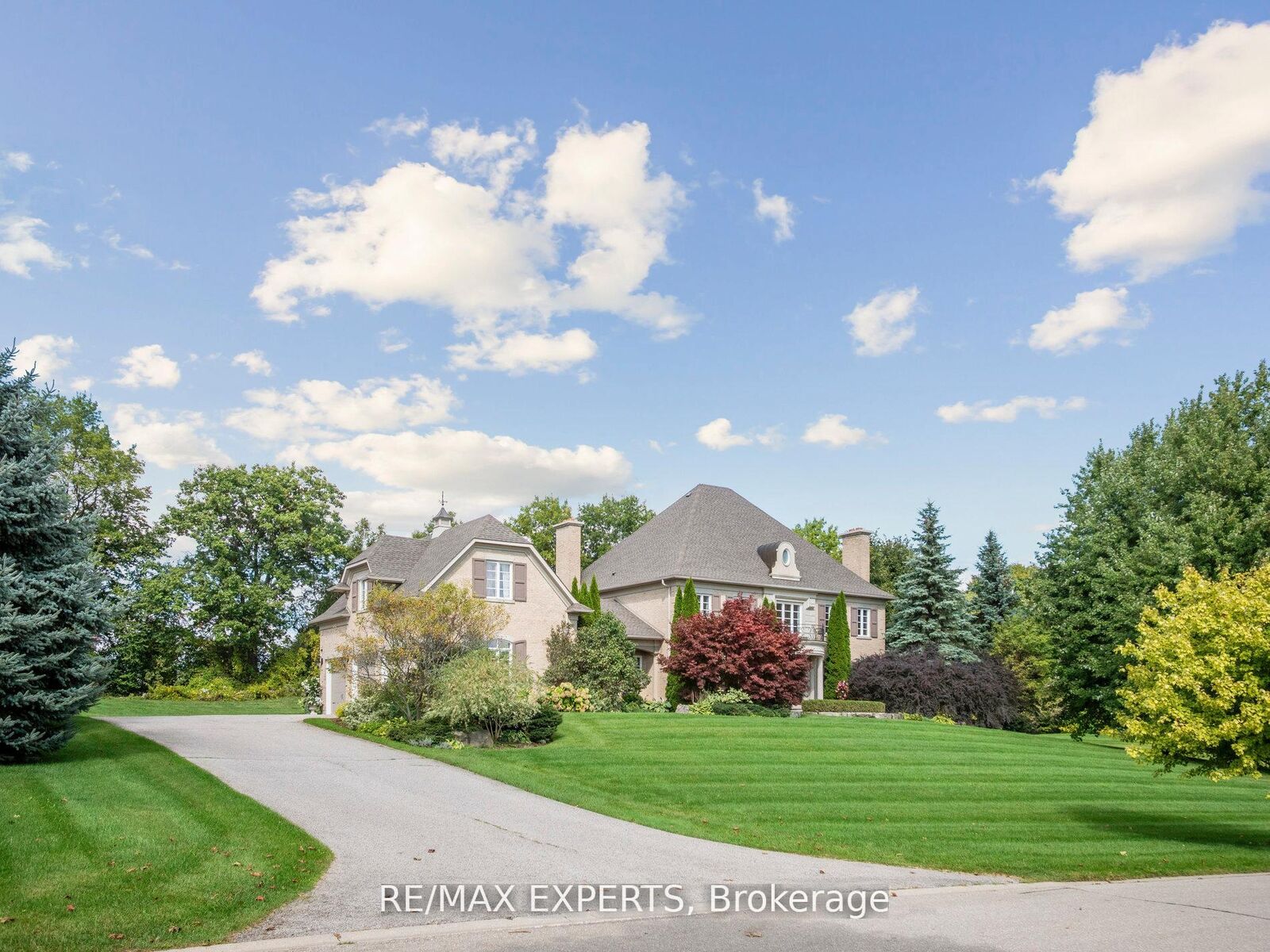 Property Photo: 105 Eden Vale Drive S ON L7B 1L9