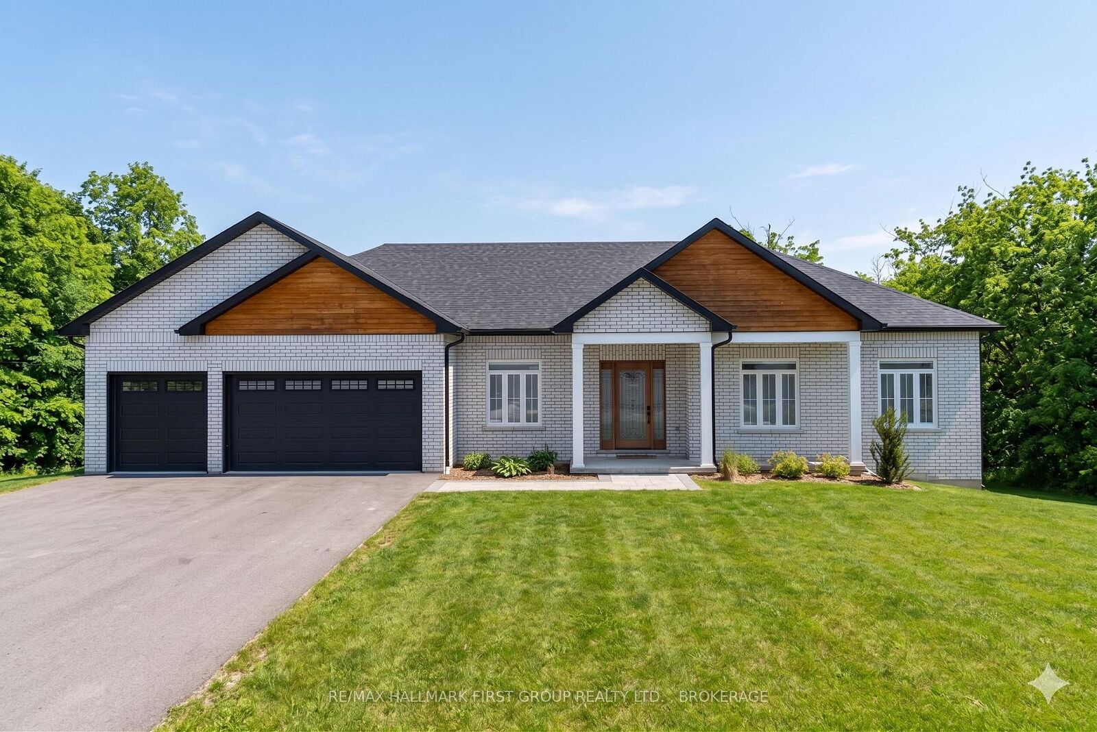 Property Photo: 1111 Kona Crescent ON K0H 1X0