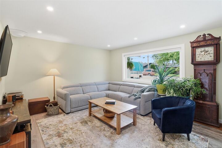 Property Photo:  668 Foster Dr  BC V9P 1A8 