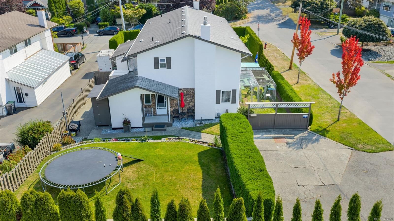 Property Photo: 920 Agnes St BC V9A 5X4