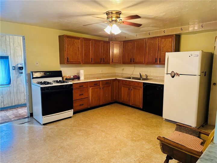 Property Photo: 1421 Ridge Ave PA 15104