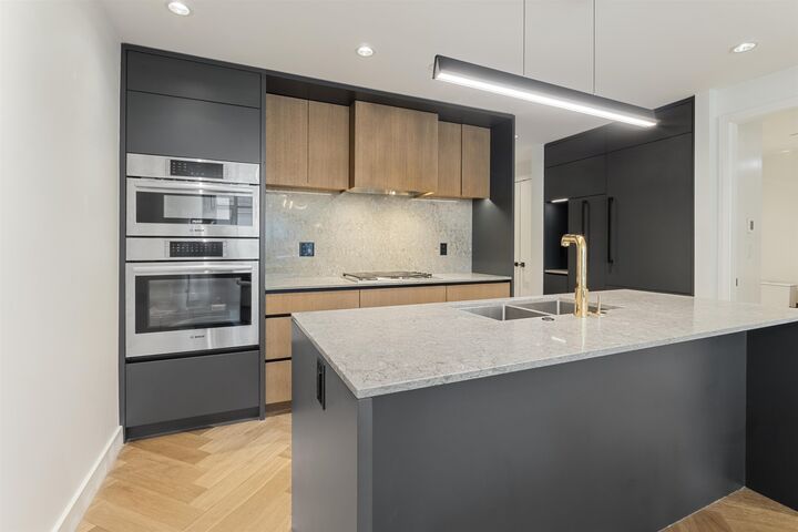 Property Photo: 458 W 63rd Avenue 107 BC V5X 2J4
