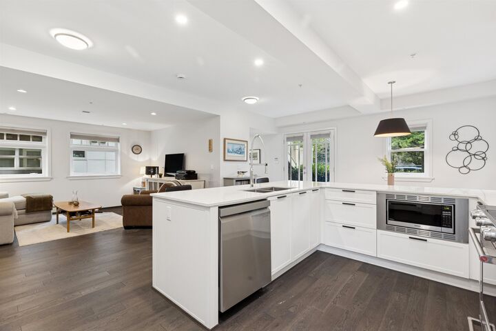 Property Photo:  244 E 5th Street 2  BC V7L 1L7 