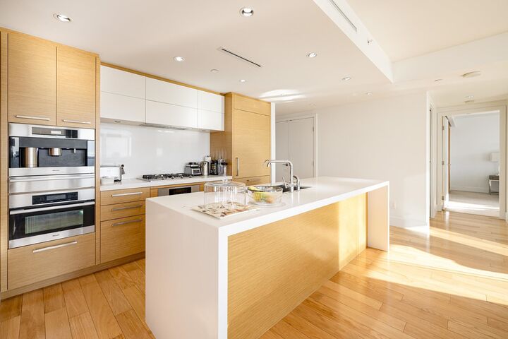667 Howe Street 3001 — photo 1