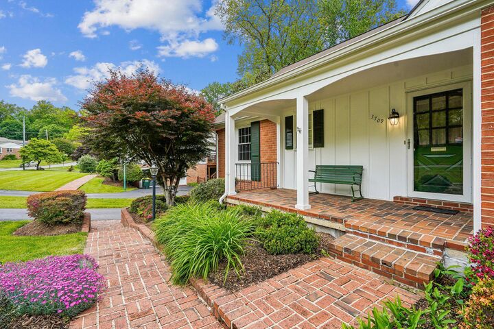 Property Photo:  3709 Camelot Drive  VA 22003 