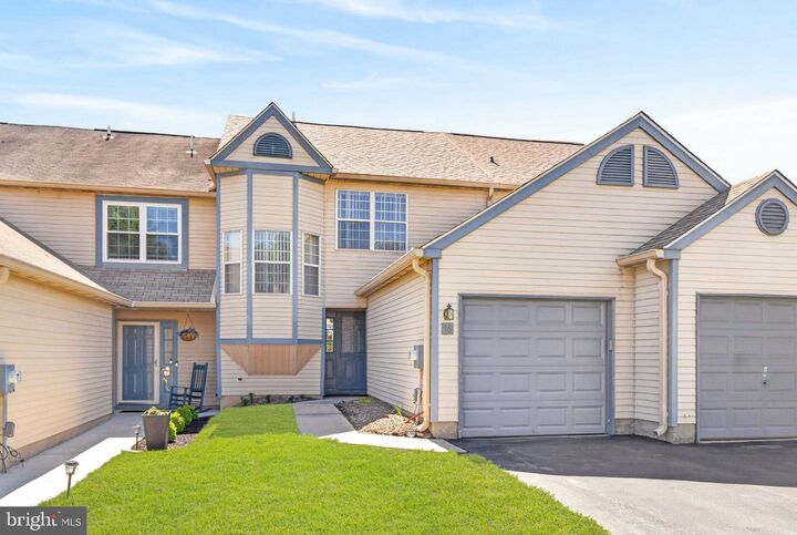 Property Photo:  16 Goldenrod Court  NJ 08690 
