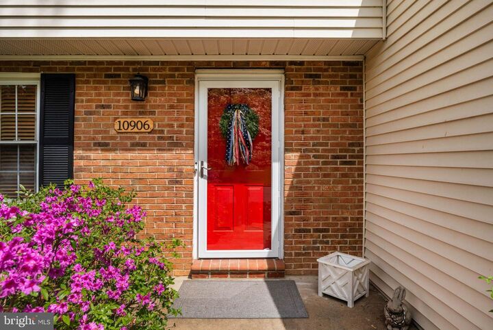 Property Photo:  10906 Carters Oak Way  VA 22015 