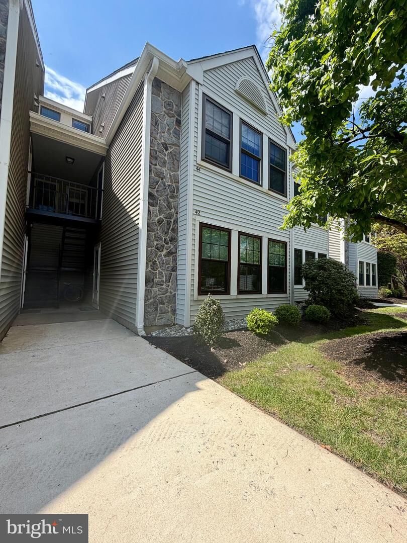 Property Photo:  42 Summit Court  NJ 08053 