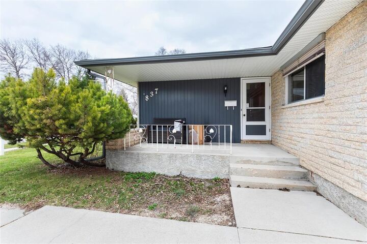 Property Photo:  837 Parkdale Street  MB R2Y 0X6 