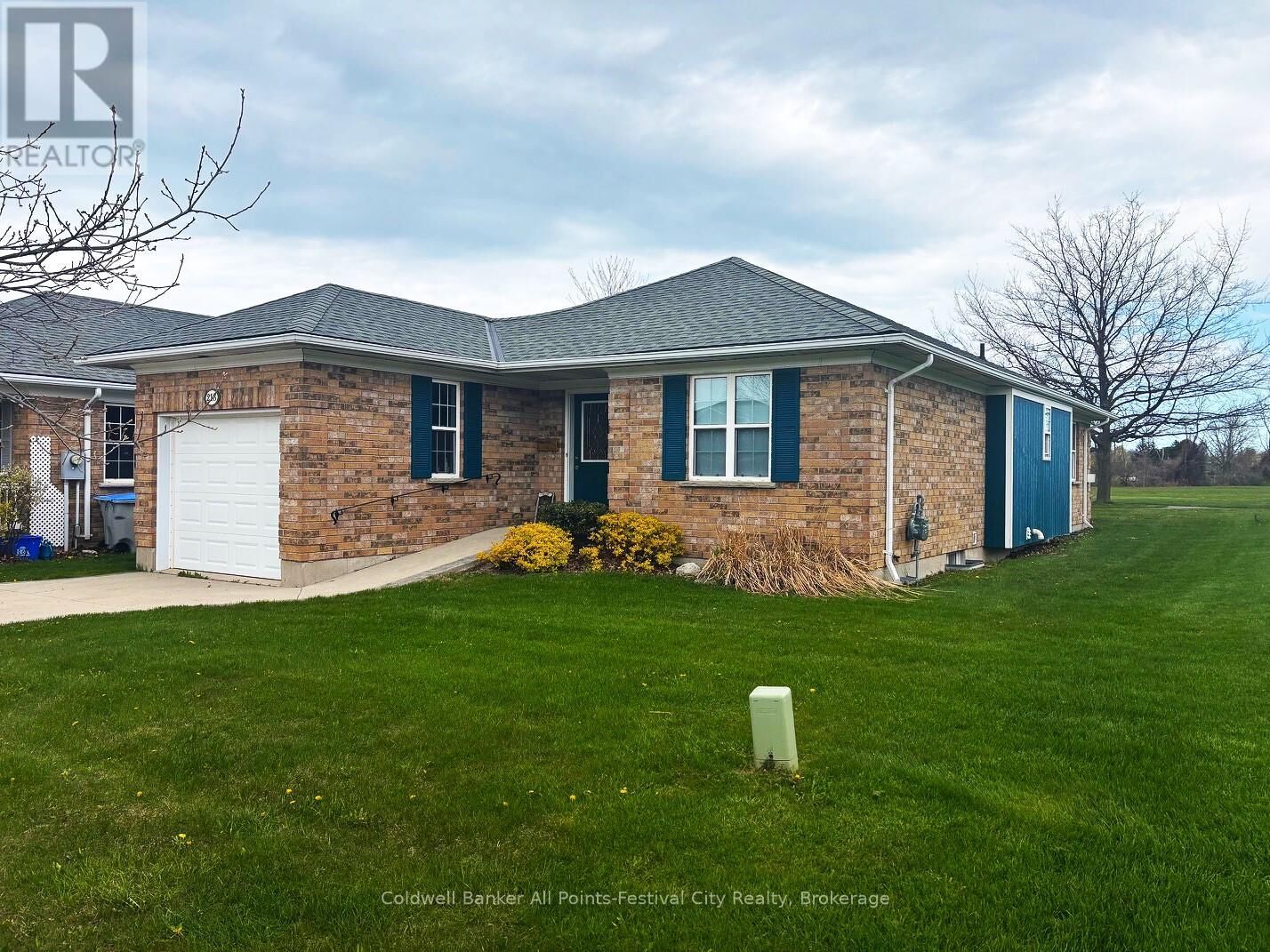 Property Photo:  218 Bethune Crescent  ON N7A 4M7 
