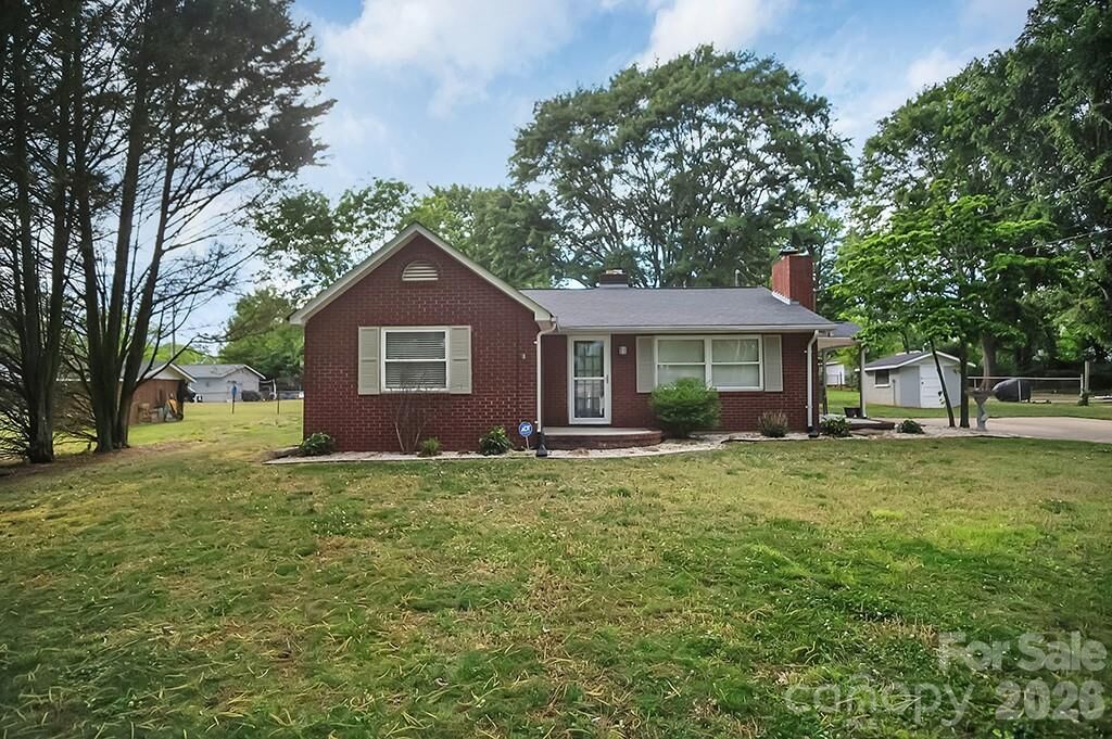 Property Photo:  1305 Markway Street  NC 28150 
