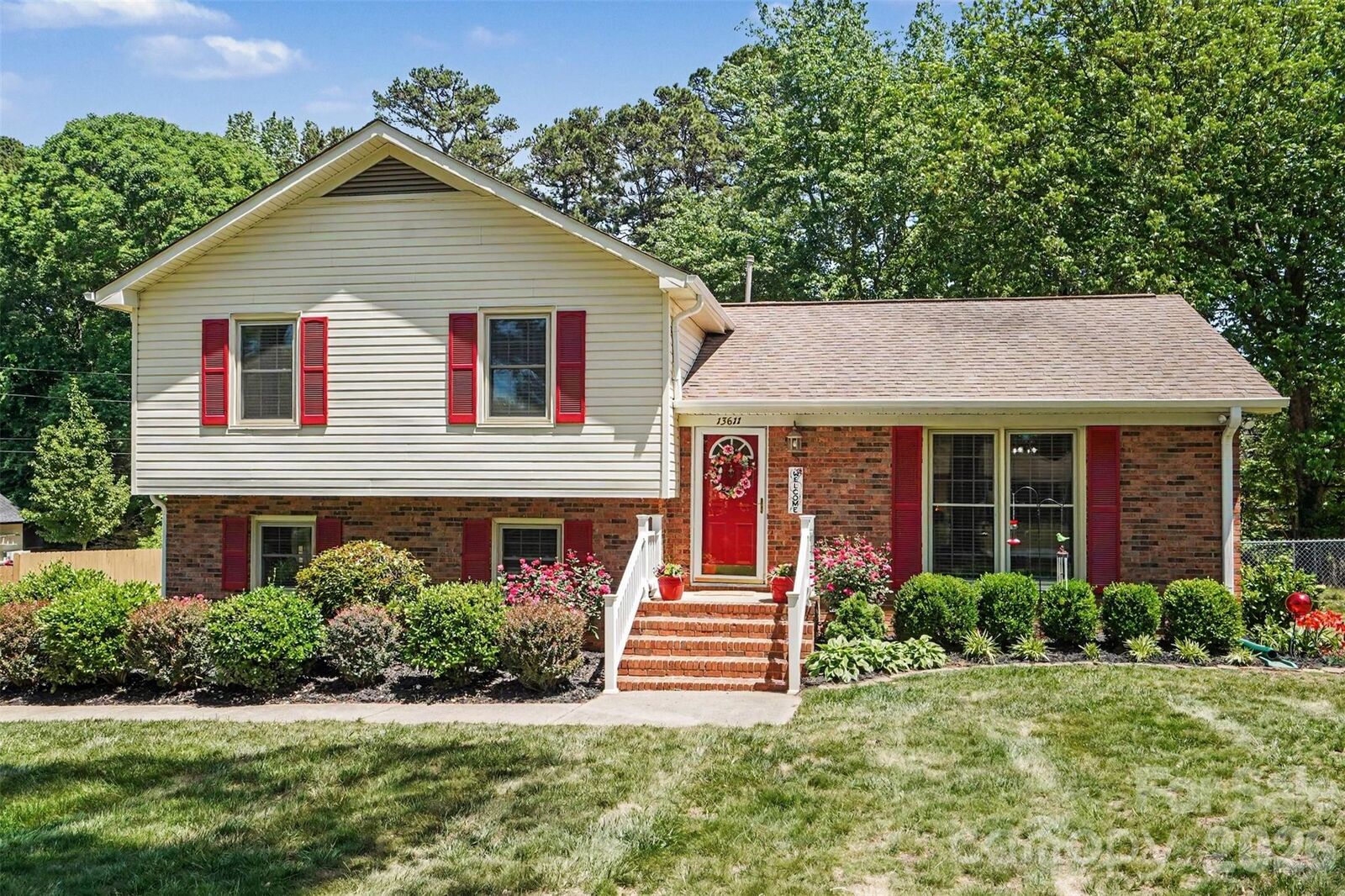 Property Photo:  13611 Idlefield Lane  NC 28105 