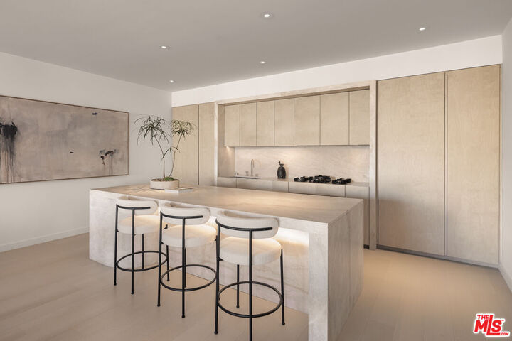Property Photo:  9200 Wilshire Blvd  CA 90212 