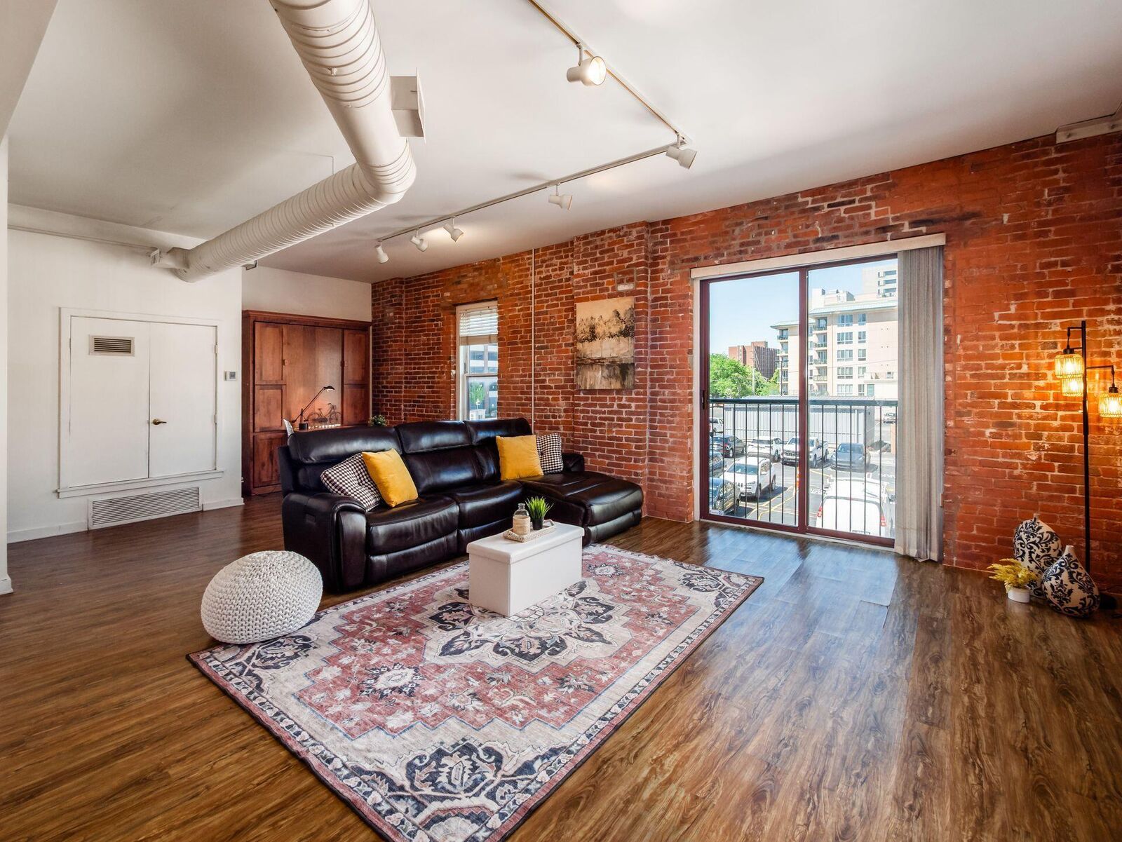Property Photo:  432 E Rich Street  OH 43215 
