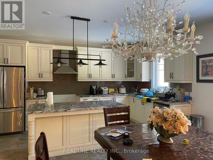 Property Photo:  82 Warren McBride Crescent  ON L4G 0W4 