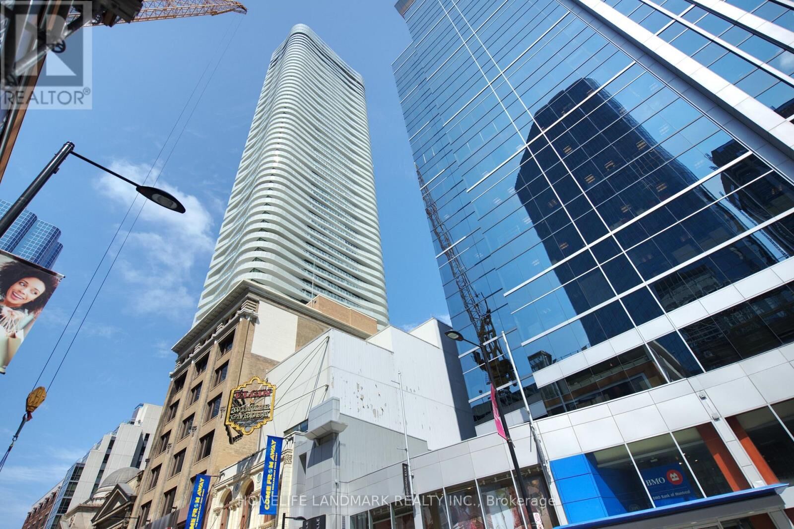 Property Photo:  197 Yonge Street 4008  ON M5B 0C1 