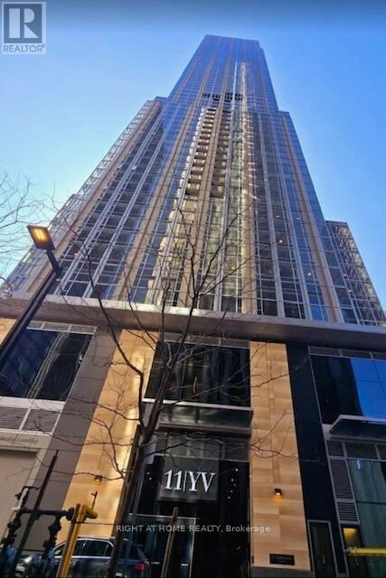 Property Photo:  11 Yorkville Avenue 1105  ON M4W 1L2 