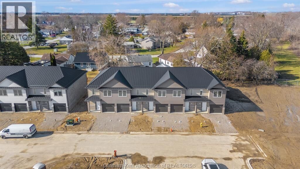 Property Photo:  27 Magnolia Lane  ON N7M 0W7 