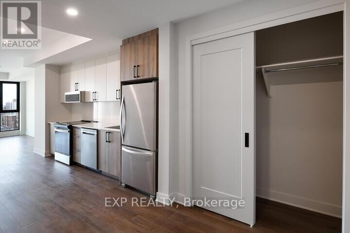 Property Photo:  331 Cooper Street 504  ON K2P 0G5 