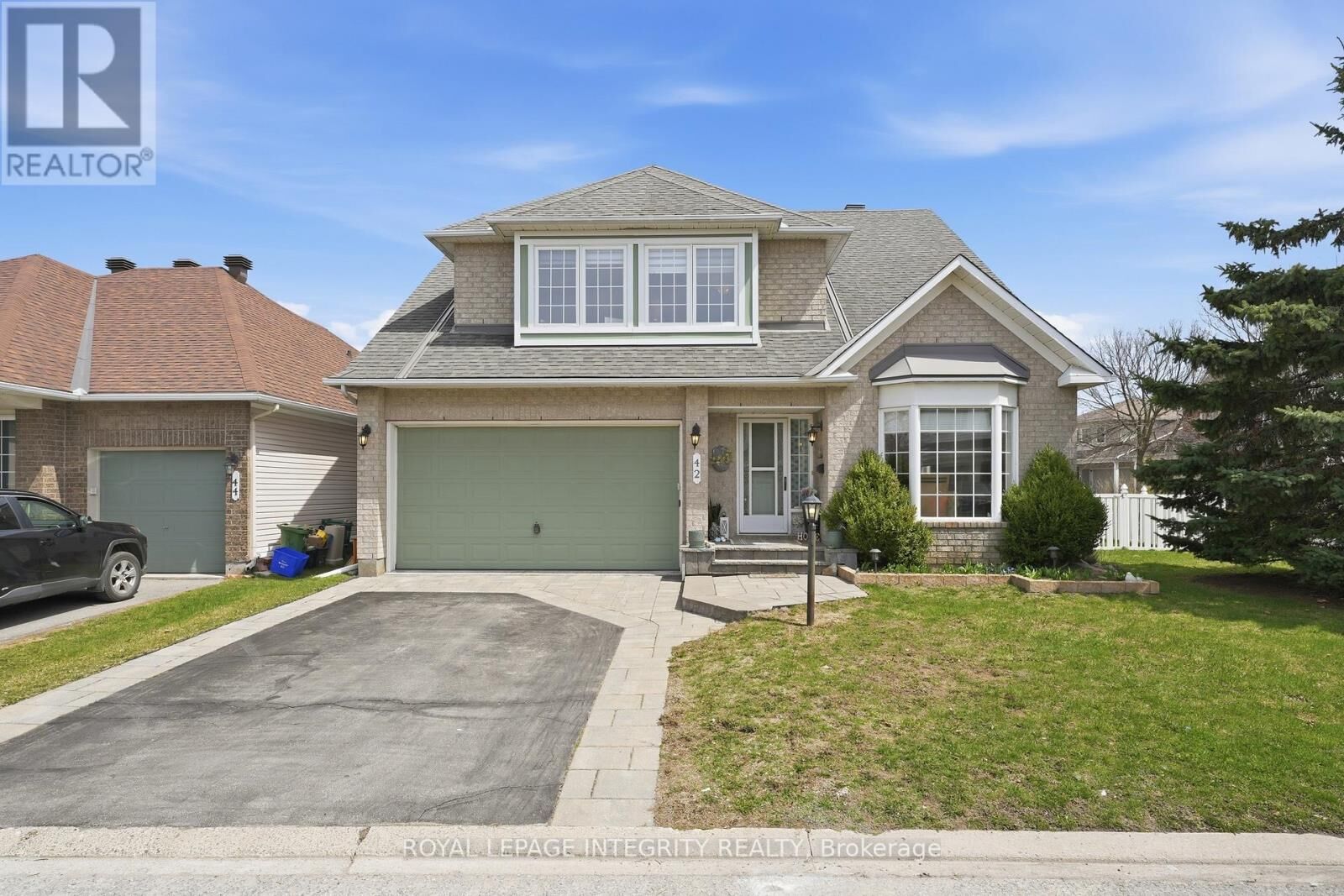 Property Photo:  42 Settler'S Ridge Way  ON K2J 4V2 