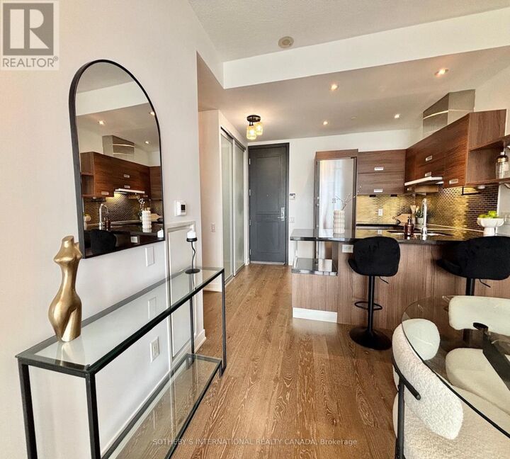 Property Photo:  90 Park Lawn Road 809  ON M8Y 3H8 