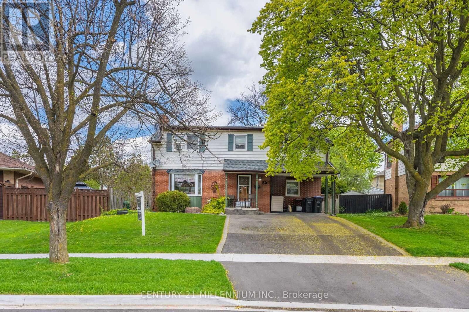 Property Photo:  9 Crestview Avenue  ON L6W 2R7 