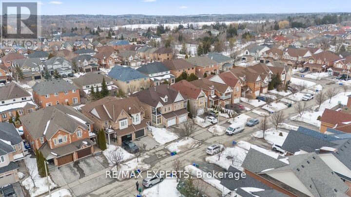Property Photo:  62 Colonial Crescent  ON L4E 3X3 